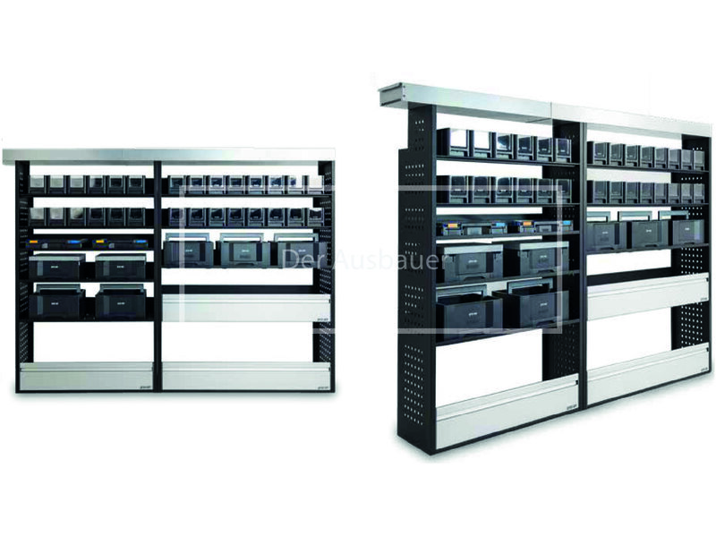 Zwei modulare Regalsysteme mit schwarzem Metallgestell, mehreren Ablageböden, Kunststoffboxen und breiten Schubladen.